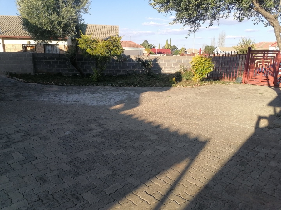 To Let 3 Bedroom Property for Rent in Vista Park Free State
